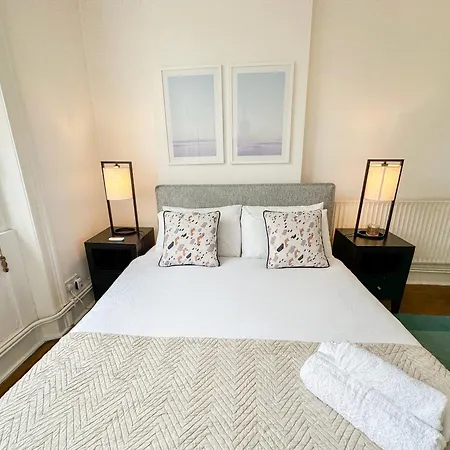 Stylish 2-Bedroom Apartment Near Abbey Road, Maida Vale London Exterior photo
