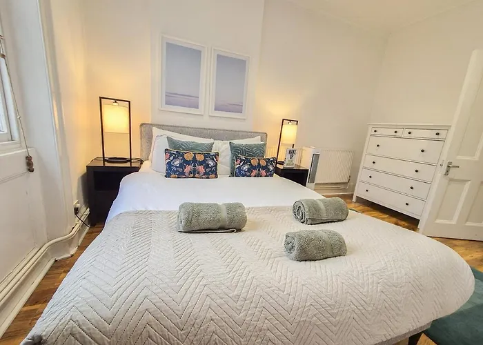 Stylish 2-Bedroom Apartment Near Abbey Road, Maida Vale